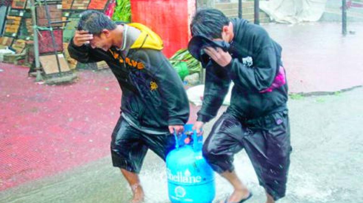 Απείλησαν με όπλα γιαγιά και εγγονή!