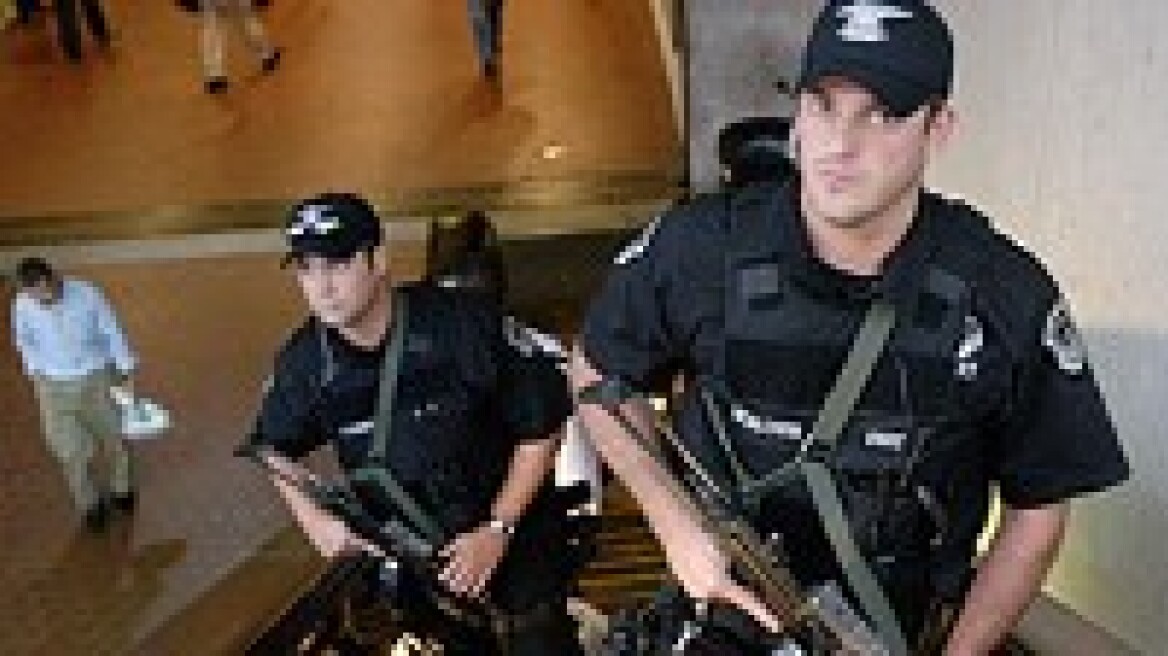 Κίνα: Πουλάνε ζωντανά ζωάκια σε μπρελόκ! 