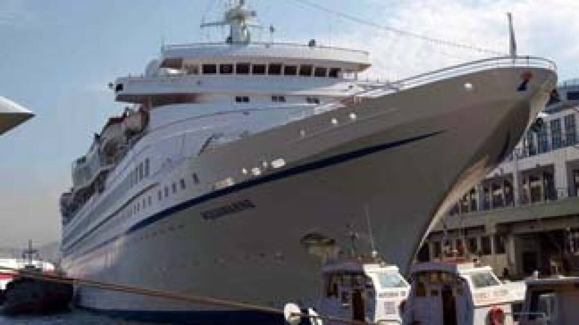 Ο Σάκης Ρουβάς μιλάει για τη... σχέση του με τους παπαράτσι