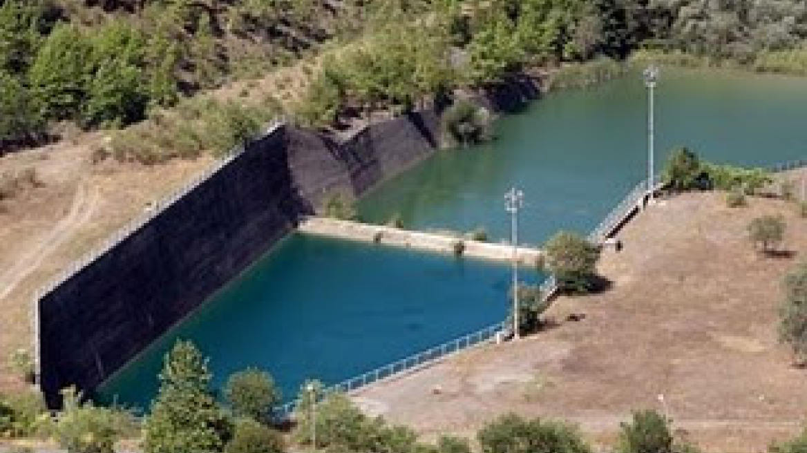 Παραδόθηκαν η σύζυγος και η πεθερά του Ρουπακιά 