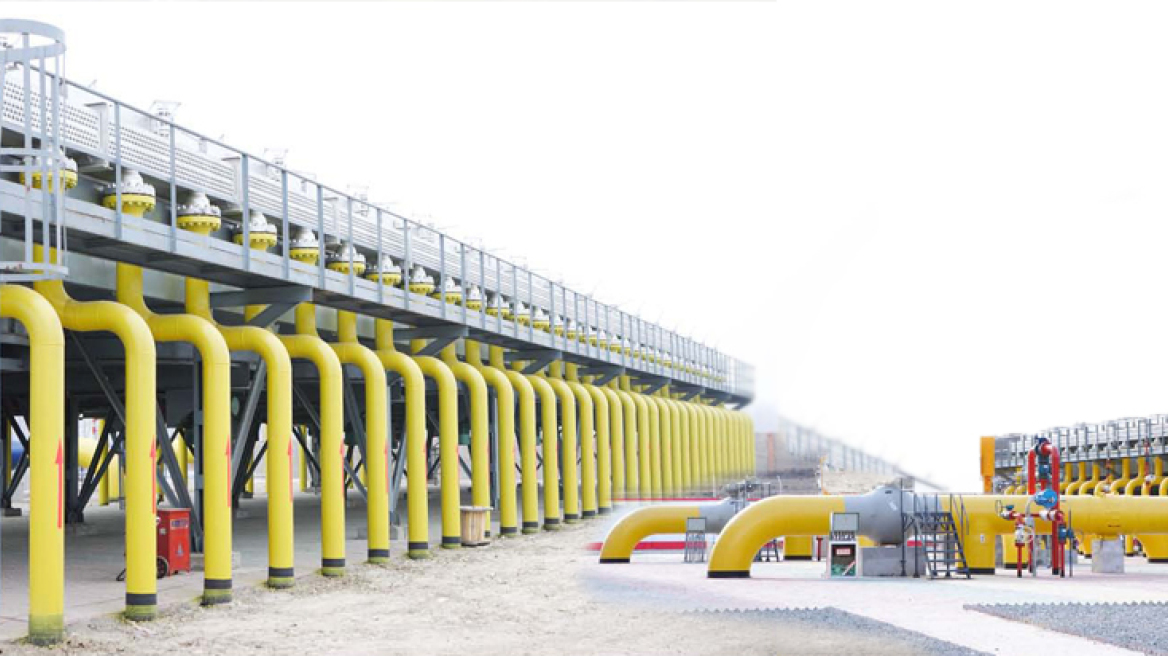 Η Κατερίνα Στικούδη έγραψε στο στήθος της με κόκκινο κραγιόν!