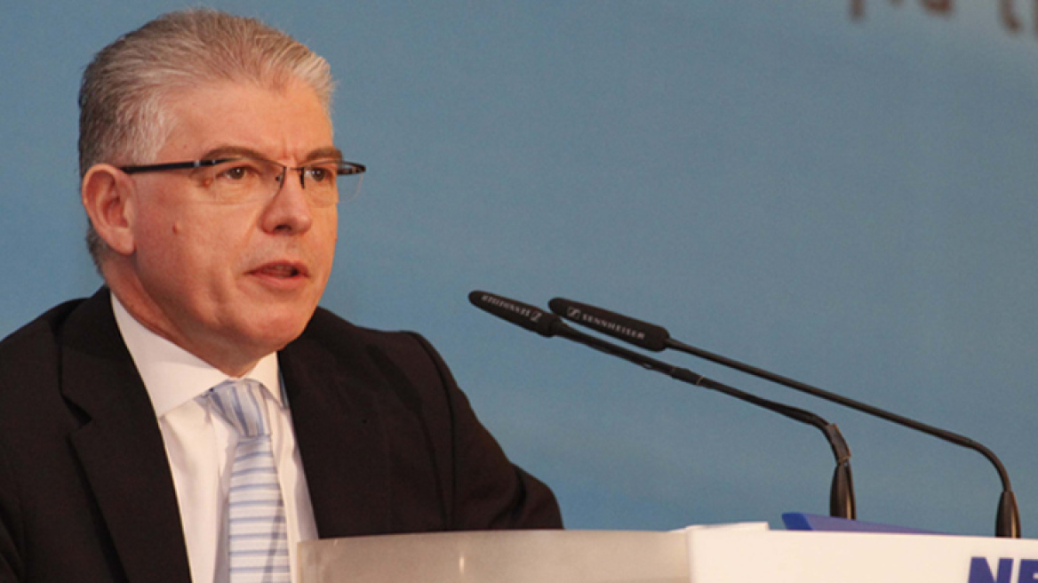 Βίντεο: Τα... «πήρε» με την αλλαγή του ο Μεσούτ Οζίλ