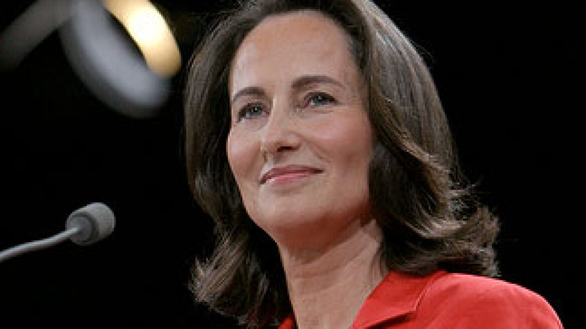 Σάλος με την άσεμνη χειρονομία της Χαρούλας Αλεξίου