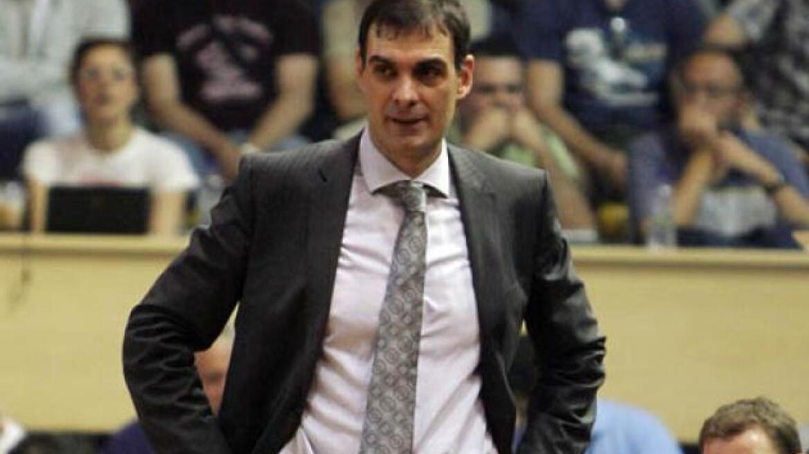 Κάλεσμα σε όλους τους δήμους της χώρας να κηρύξουν ανεπιθύμητη τη Χρυσή Αυγή