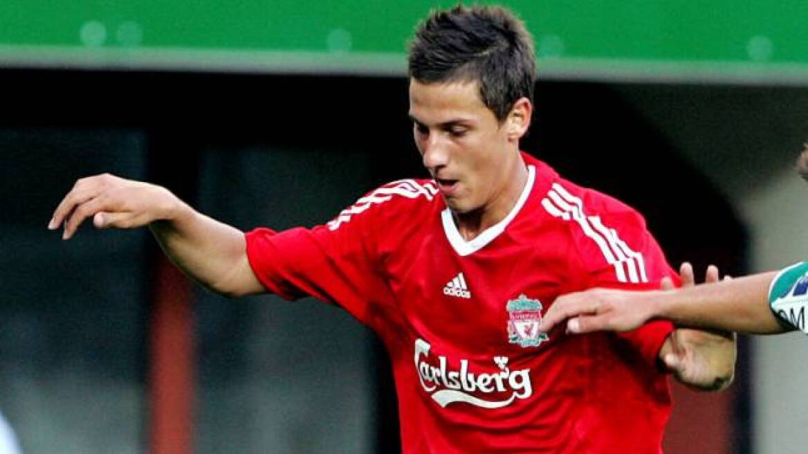 Η Ρούλα Κορομηλά φωτογραφίζει την μητέρα της