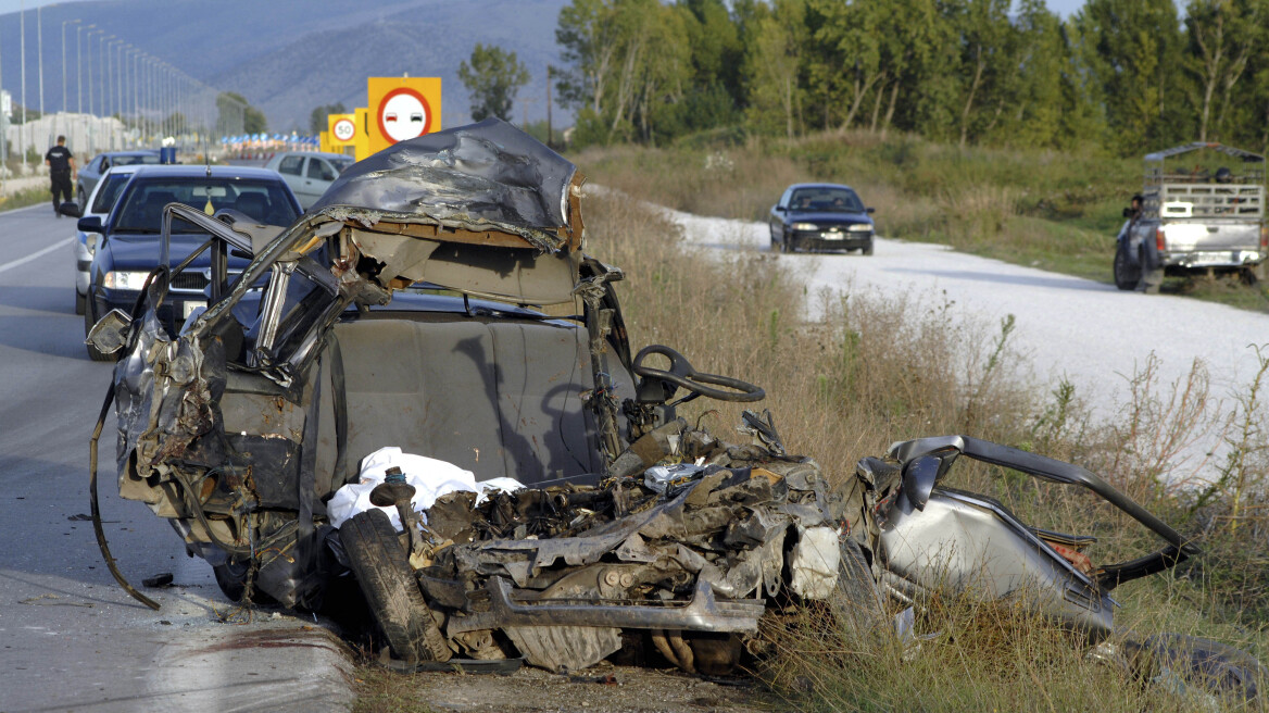 Guardian: Η βία στην Ελλάδα απειλεί τη διάσωσή της 