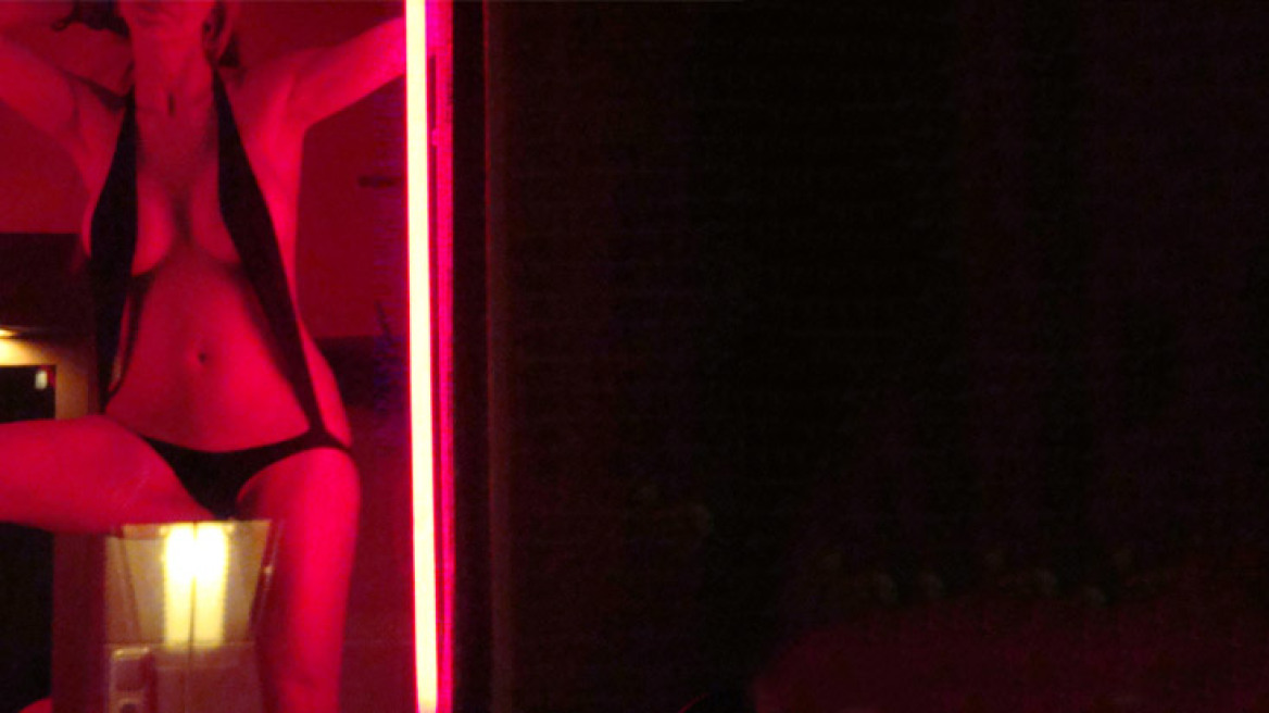 Μόνο συγγενείς και φίλοι είπαν το «τελευταίο αντίο» στον Μάνο Καπελώνη και στον Γιώργο Φουντούλη