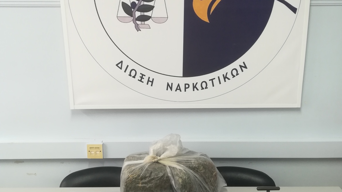 Τάπερ και σακούλες με δυο κιλά χασίς στην Καβάλα