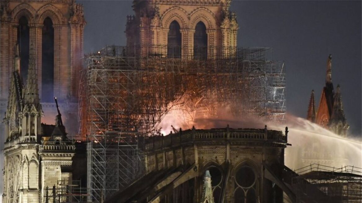 Η Αλβανία δίνει 100.000 ευρώ για την Παναγία των Παρισίων