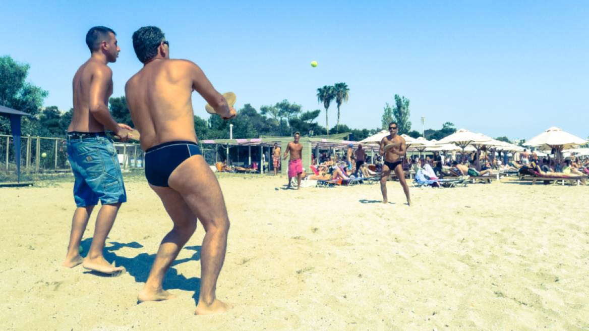 Δυτική Μάνη: Τέλος στον «ρακετοπόλεμο» στην παραλία της Καλόγριας!