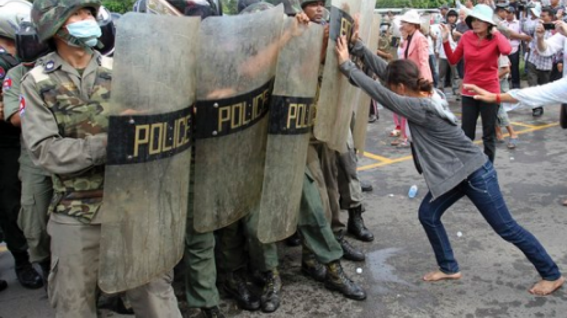 Καμπότζη: Σφοδρές συγκρούσεις διαδηλωτών-αστυνομίας