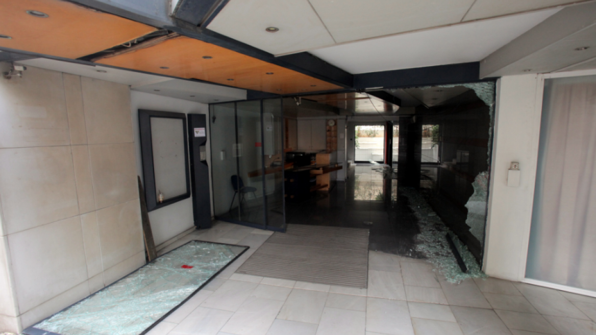 Απόγονος του... Κολοκοτρώνη εισέβαλε με το αυτοκίνητό του σε κτίριο του υπ. Πολιτισμού