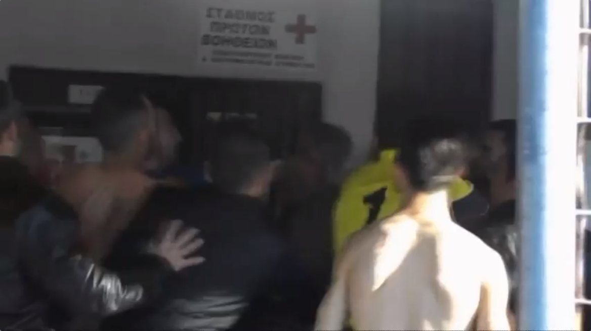 Βίντεο: Άγριο ξύλο σε παιχνίδι του ερασιτεχνικού πρωταθλήματος στην Πάτρα