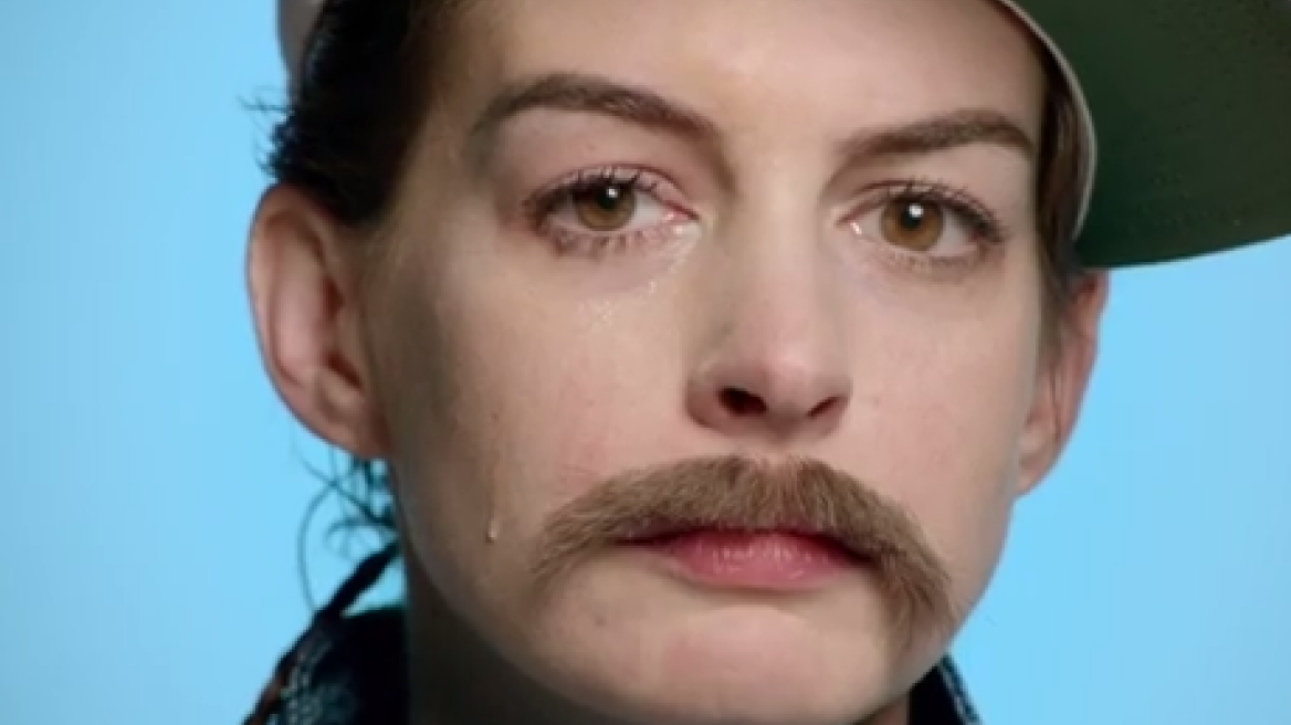 Video: Η Anne Hathaway και η Kristen Stewart ντύθηκαν άντρες!