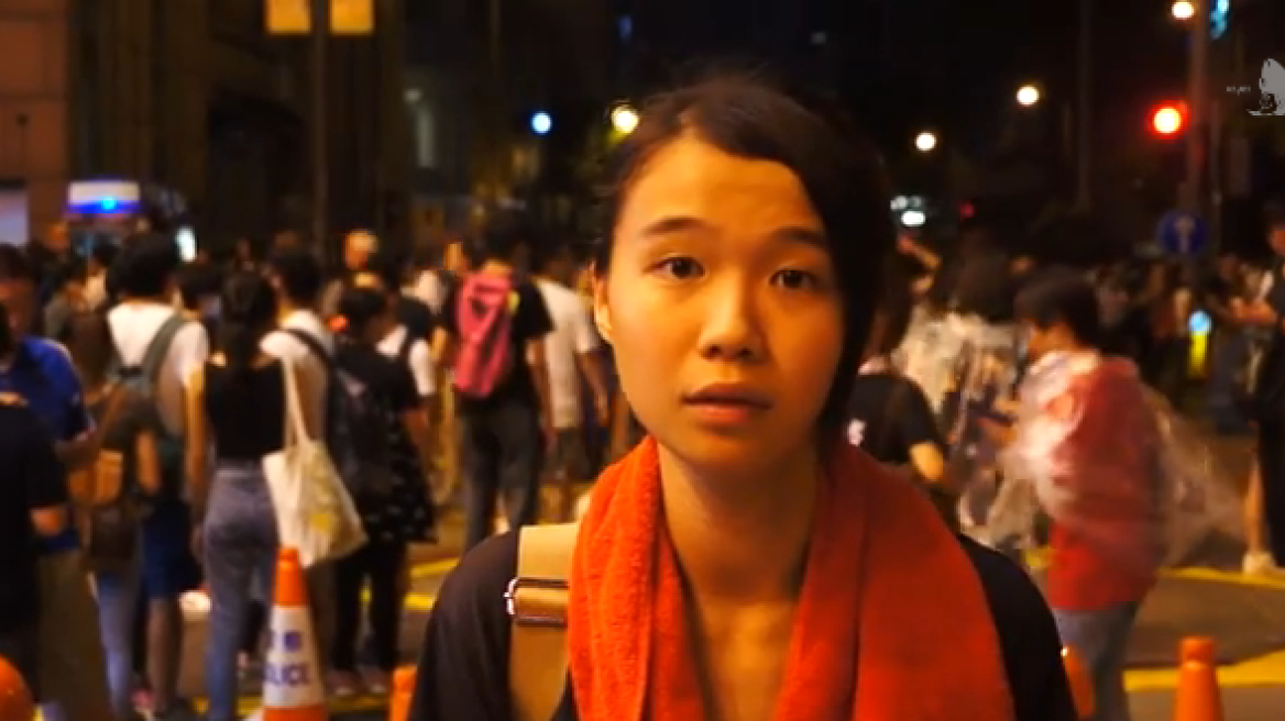 Χονγκ Κονγκ: Το κορίτσι-σύμβολο της επανάστασης της «ομπρέλας»
