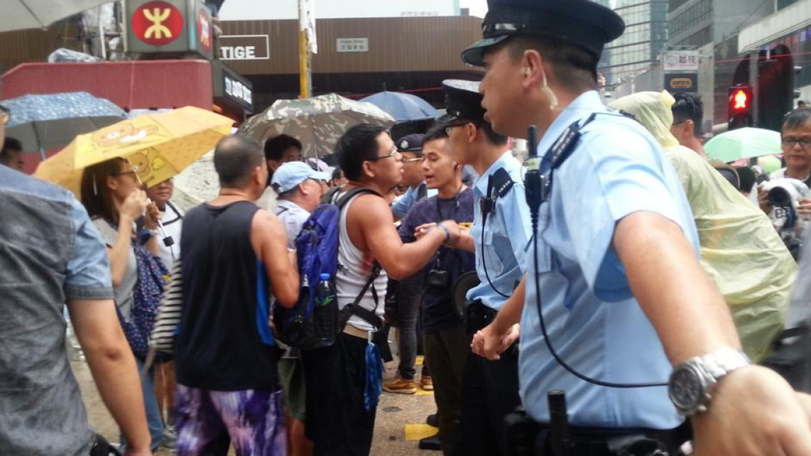 Οι φοιτητές απορρίπτουν τις συνομιλίες με τον κυβερνήτη του Χονγκ Κονγκ - Δείτε live