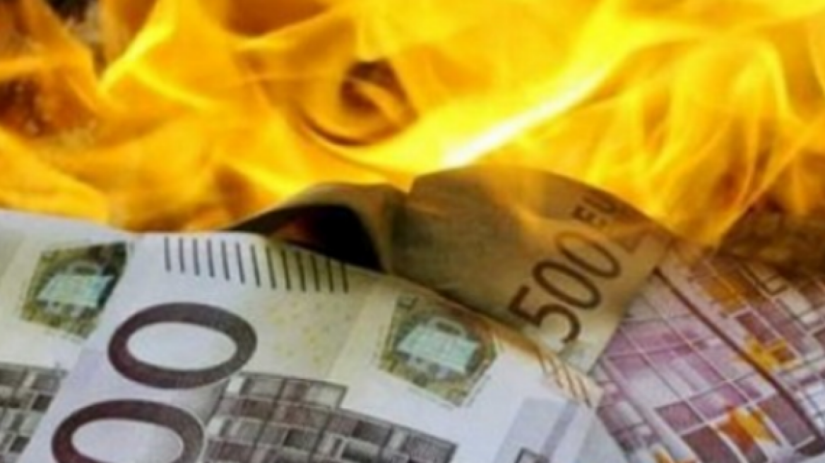 Τρίκαλα: Εκαψε κατά λάθος τις οικονομίες του εγγονού της!