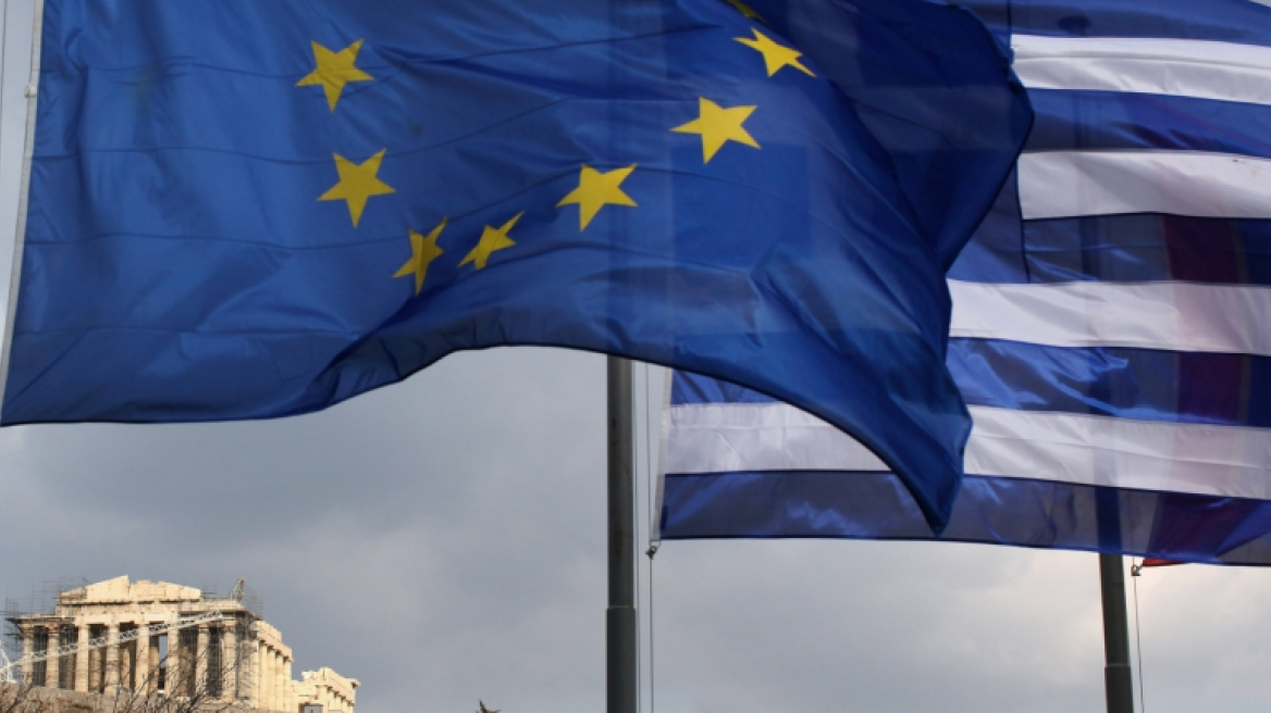 CNBC: Μήπως η Ελλάδα θέλει να την «πετάξουν» εκτός ευρώ;