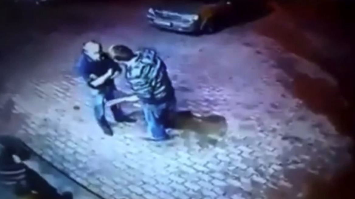 Δείτε το βίντεο: Διάλεξαν να τα βάλουν με λάθος άνθρωπο