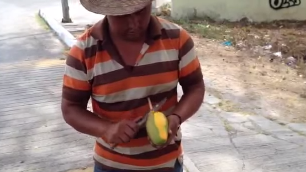 Δείτε το βίντεο: Πως μετατρέπεται ένα μάνγκο σε τριαντάφυλλο