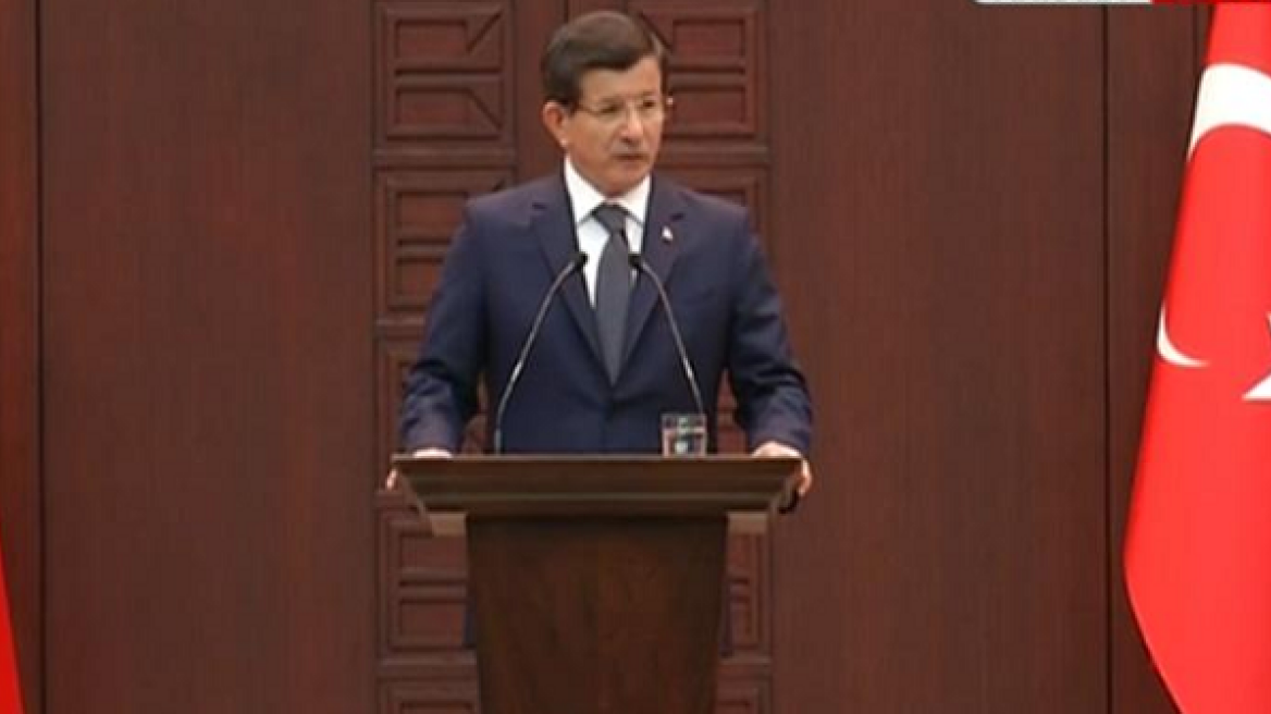 Νταβούτογλου: Δύο καμικάζι διέπραξαν την φονική επίθεση στην Άγκυρα 