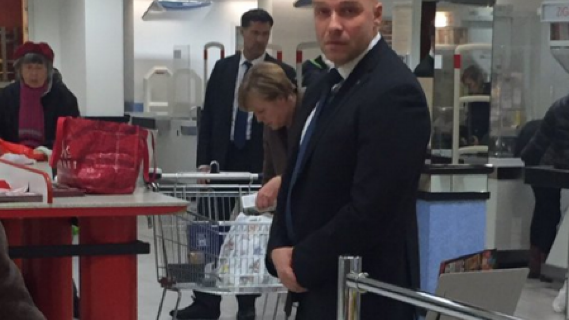 Δείτε την Μέρκελ να ψωνίζει μόνη της σε σούπερ μάρκετ