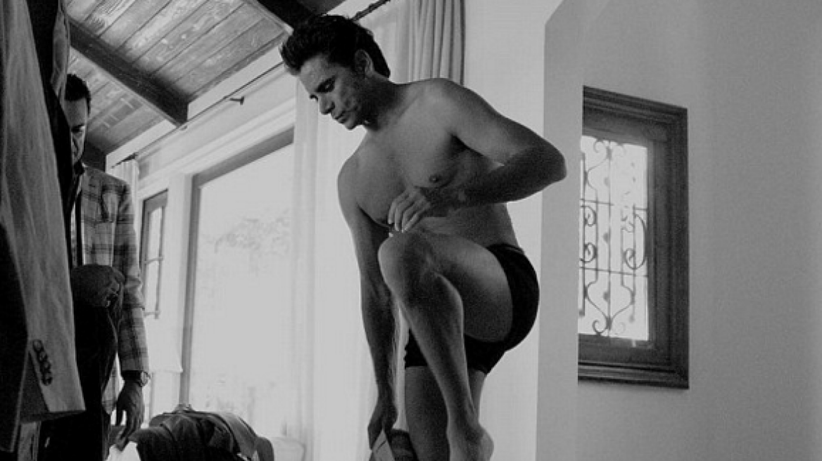 Move over Kim Kardashian, let John Stamos - a Greek man - show you how it's done! (pics)
