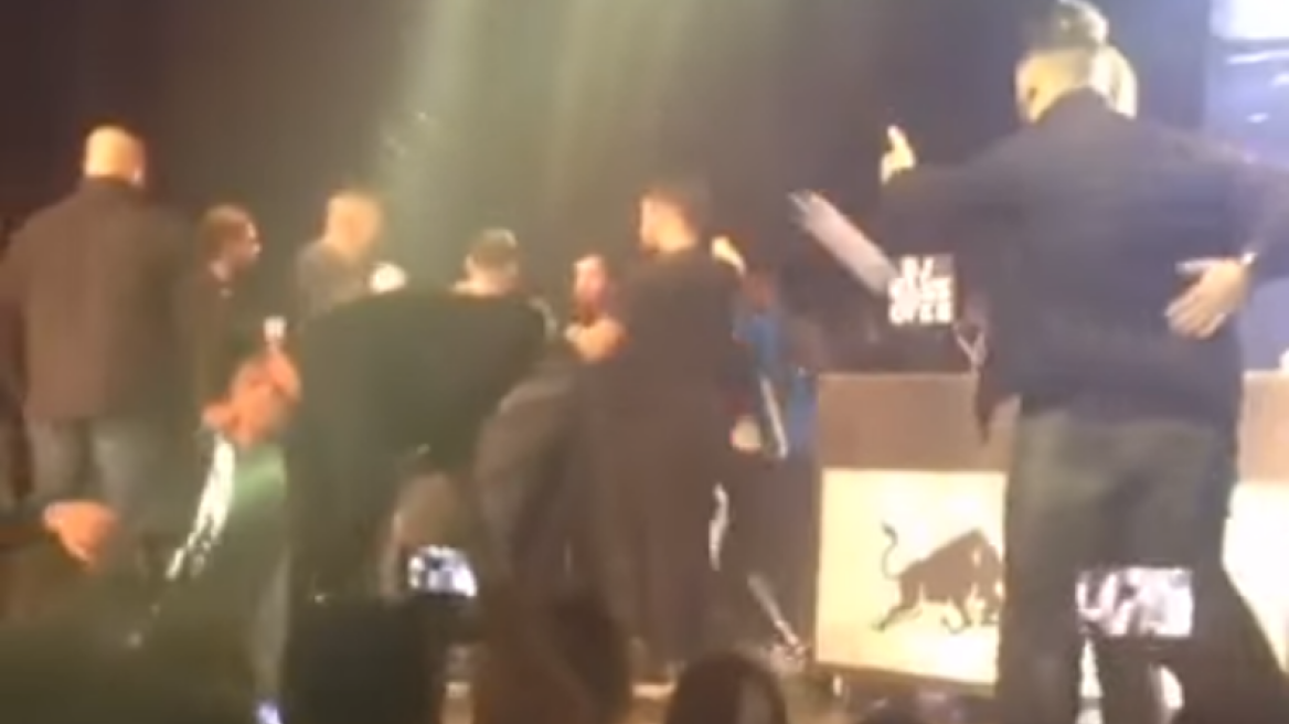 Βίντεο: Άγριος καβγάς σε συναυλία για το σύνθημα «Ζήτω η Μασσαλία»