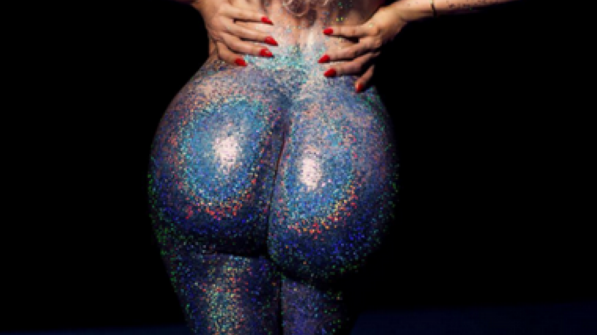 All that glitters is not gold, but it could be Khloe Kardashian's behind (pics)