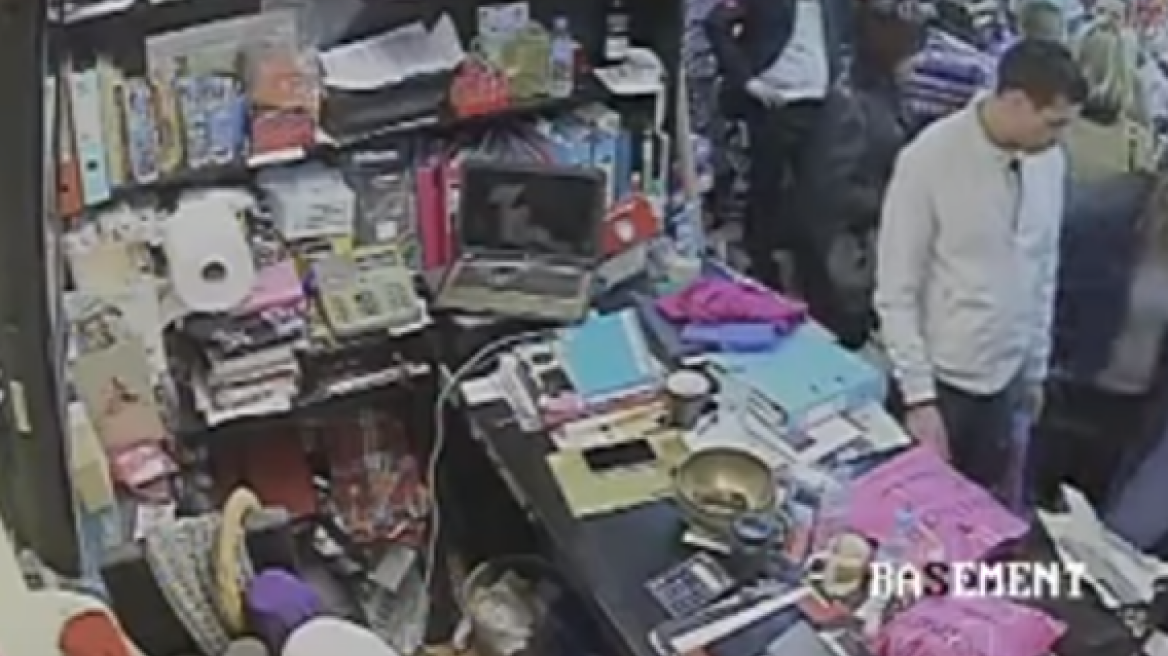 «Μακρυχέρηδες» λήστεψαν σχεδιαστή μόδας - Δείτε το βίντεο από κάμερες ασφαλείας