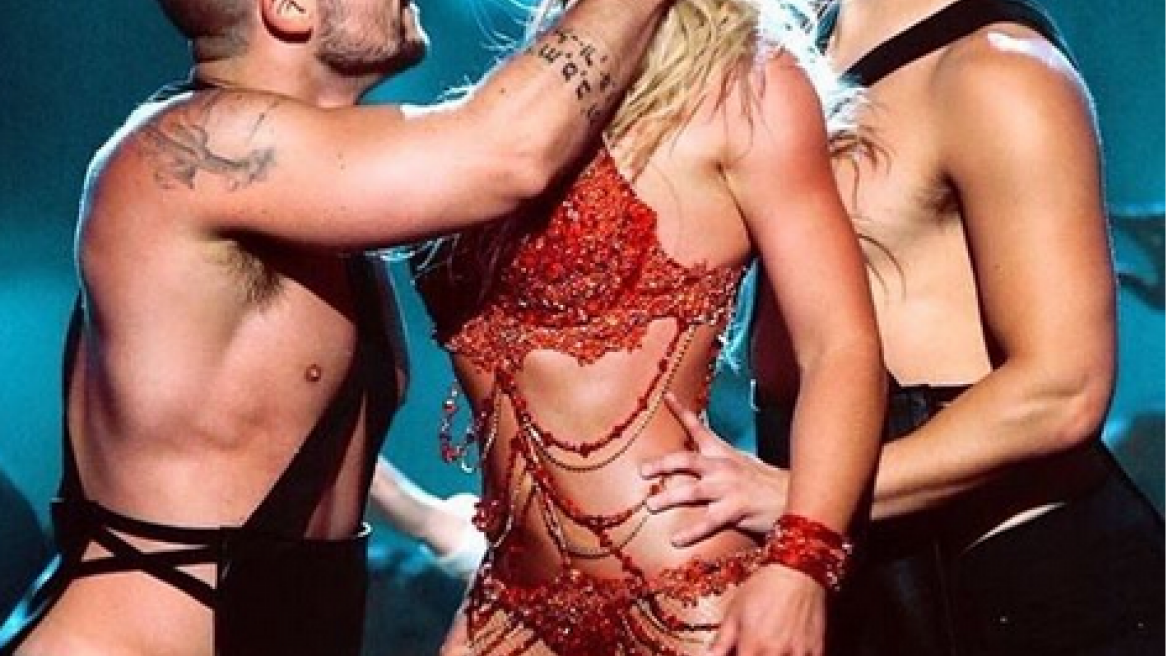 Με κόκκινα εσώρουχα η Britney Spears στα Billboard Music Awards