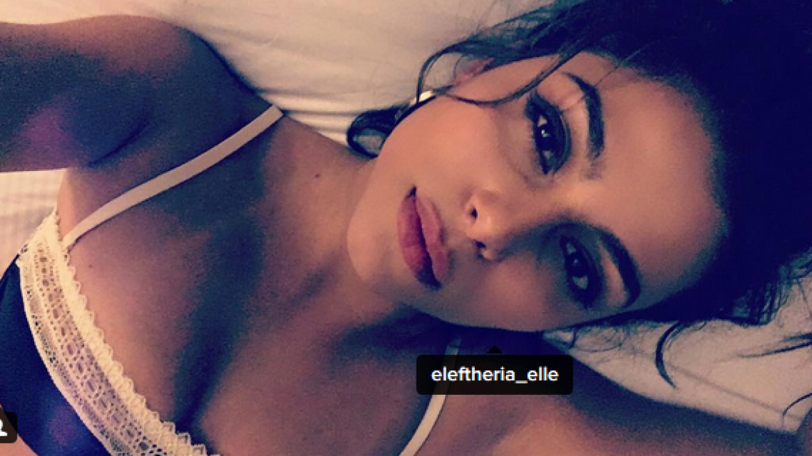 Ελευθερία Ελευθερίου: Ποζάρει στο κρεβάτι