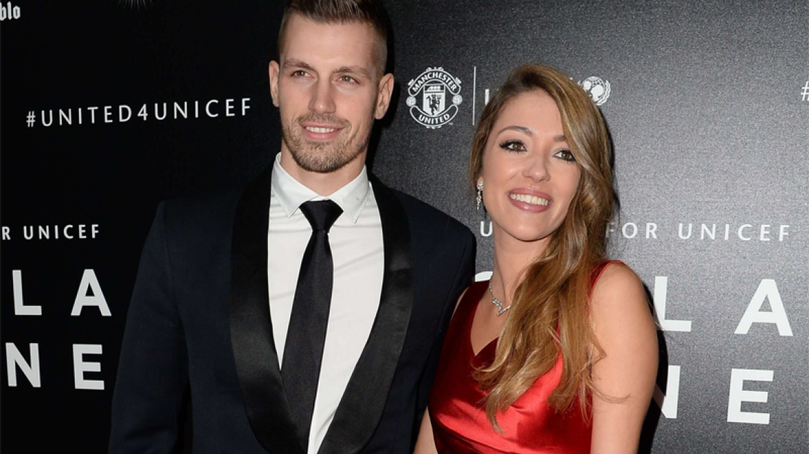 Η Καμίλ του Σναϊντερλίν που... φλέρταρε ο Ζιρού! (pics & vids)