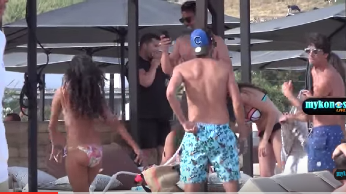 Valencia footballer Parejo and sexy co. in Mykonos (video)