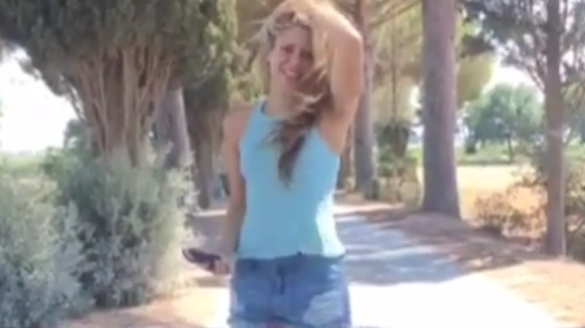 Οι προσπάθειες της Shakira για να βγάλει μία καλή selfie 