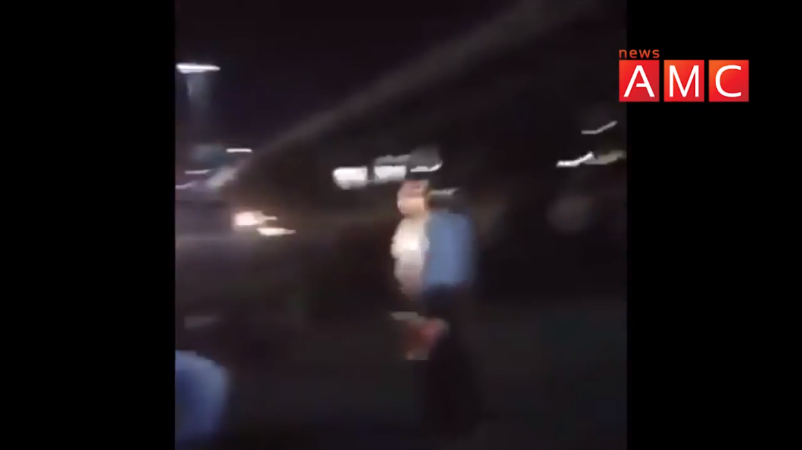 Σοκαριστικό βίντεο: Άρμα των στασιαστών περνά πάνω από διαδηλωτή