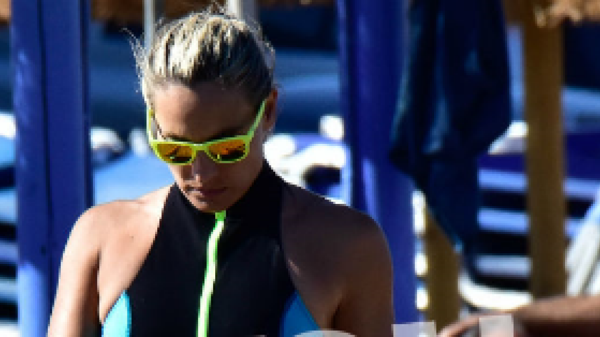 Η Ελεονώρα Μελέτη με μαγιό και χωρίς ρετούς 