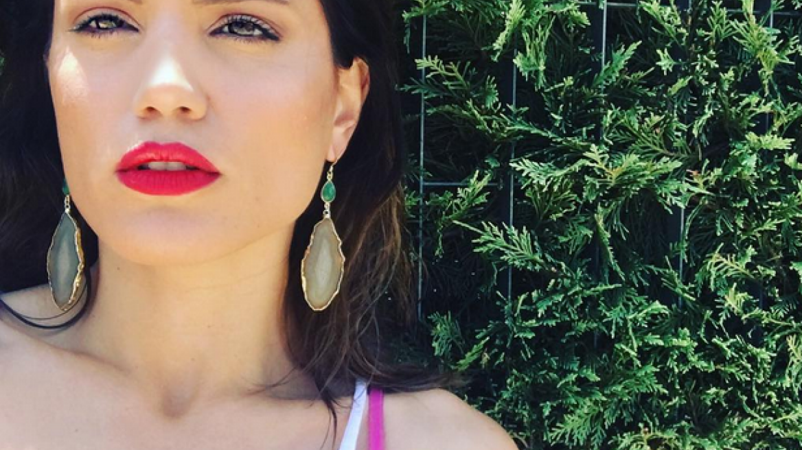 Η Μαίρη Συνατσάκη στη Μύκονο 