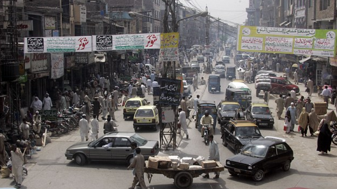 Πακιστάν: Mαχαίρωσε 17 γυναίκες για να εκδικηθεί... τη μητριά του