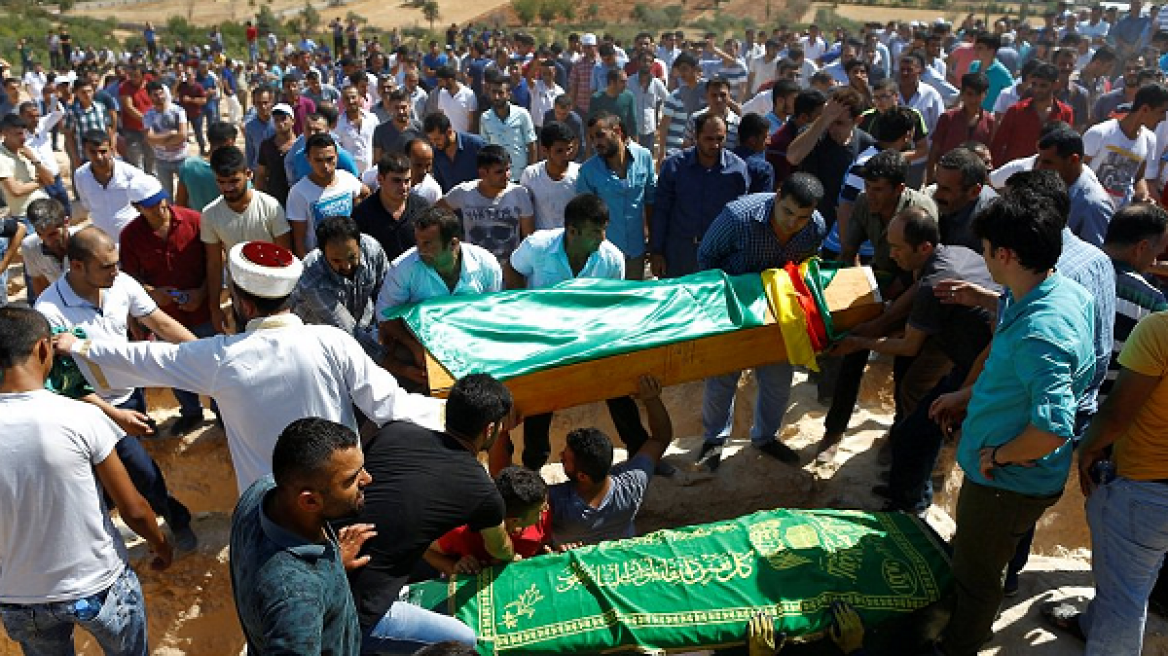 Βίντεο: «Δολοφόνε Ερντογάν» φώναζαν στις κηδείες των θυμάτων της επίθεσης στο Γκαζιαντέπ