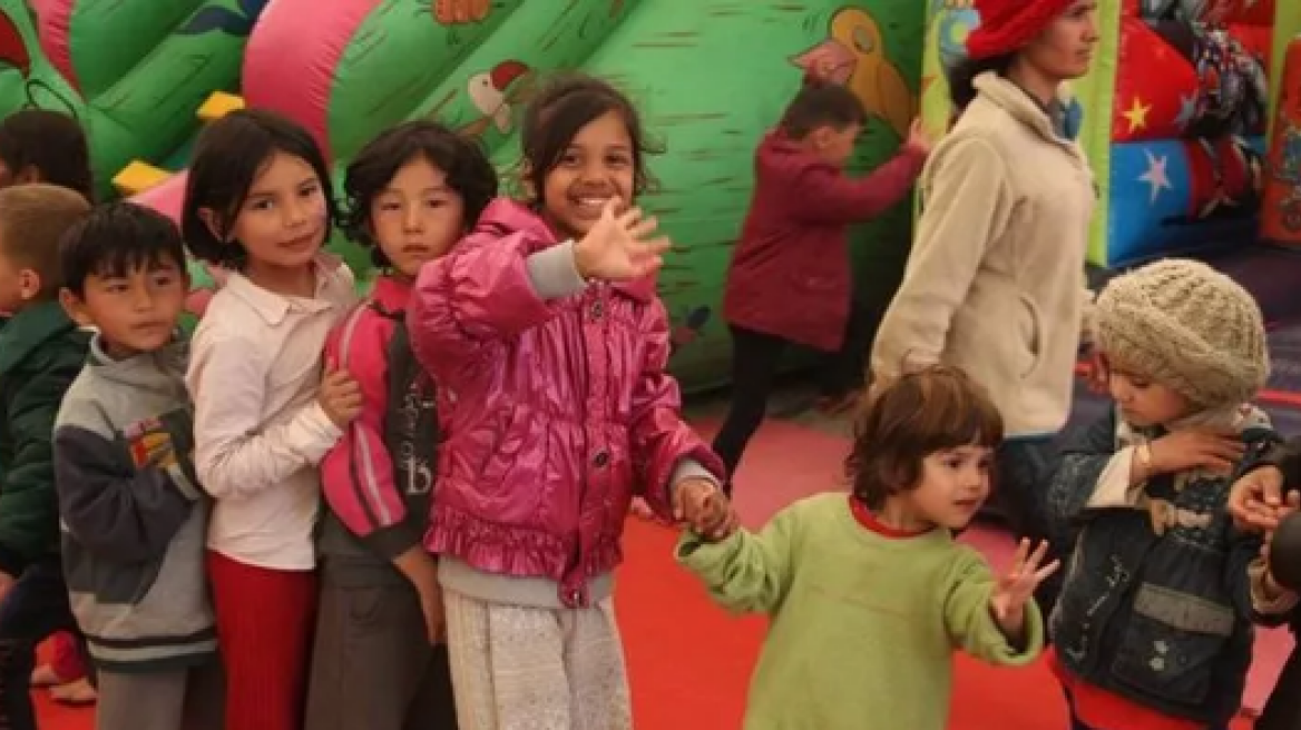 Mother in Oreokastro opposes to blocking refugee kids from school