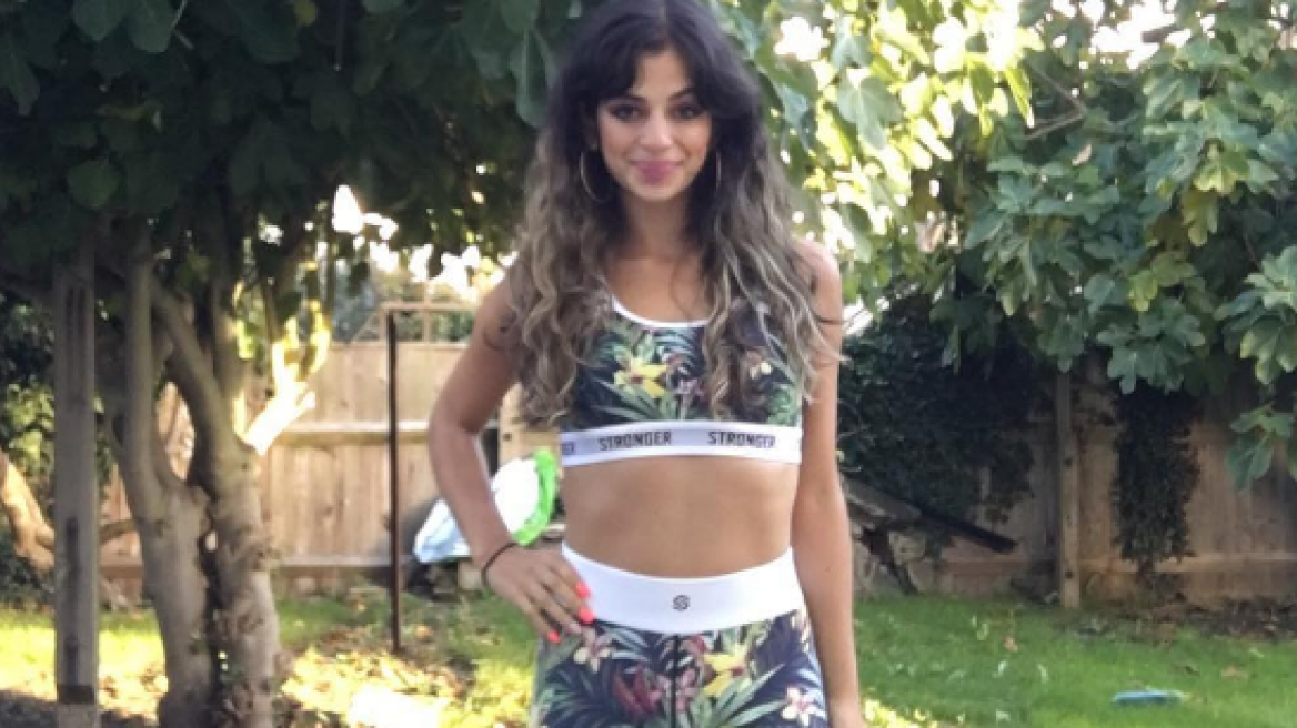 Hot Harriet cannot do without her ball! (videos-photos)