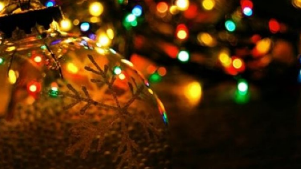 Christmas holiday season shopping hours (detailed table)