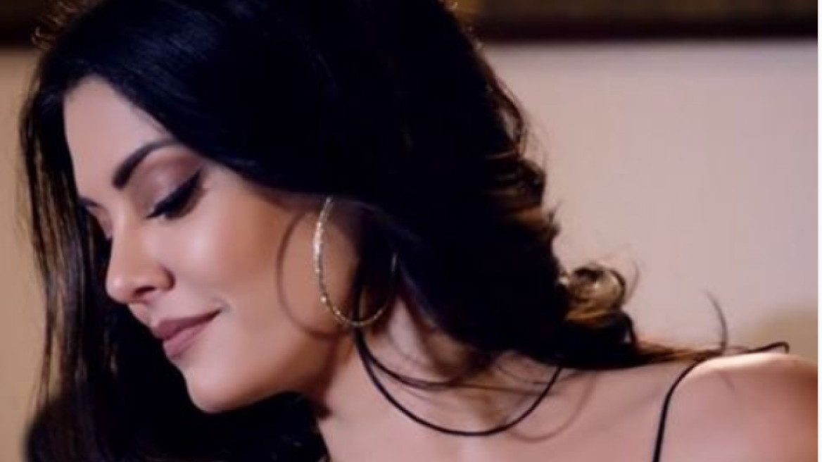 «Λουλουδού» η Μαρία Κορινθίου στο νέο βίντεο κλιπ του Κώστα Δόξα
