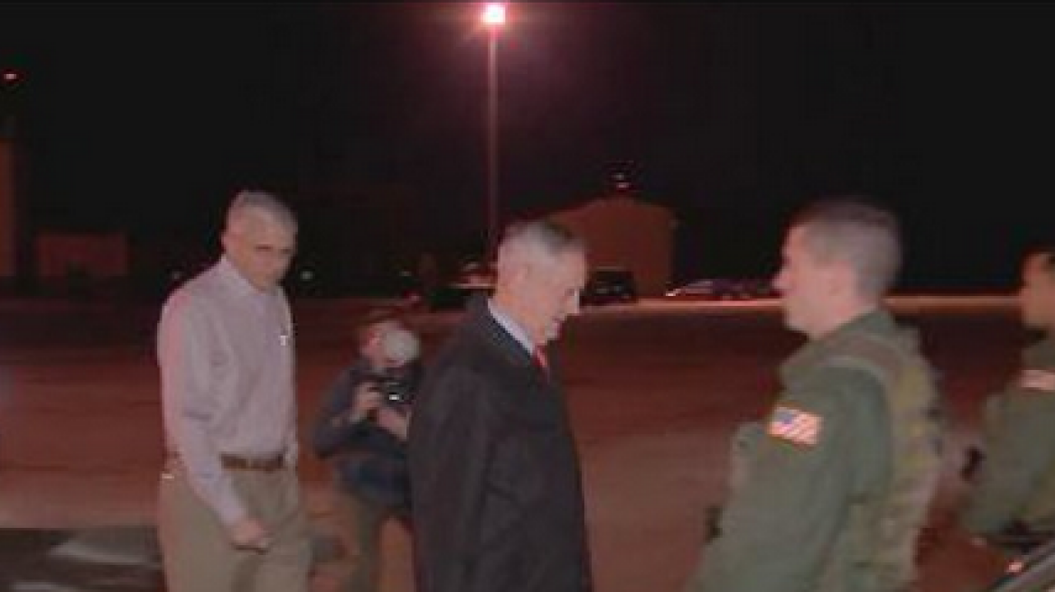 Photo of Secretary of Defense James Mattis went Viral when people saw what’s in his hands! (PHOTO)