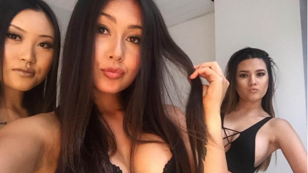 Aussie girls crazy pants pull-down fad! (video-photos)