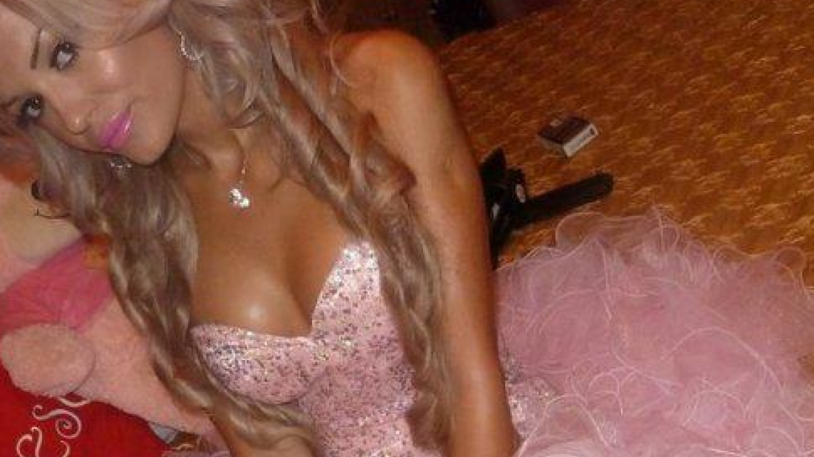 Dressed up and sexy! (HOT PHOTOS)
