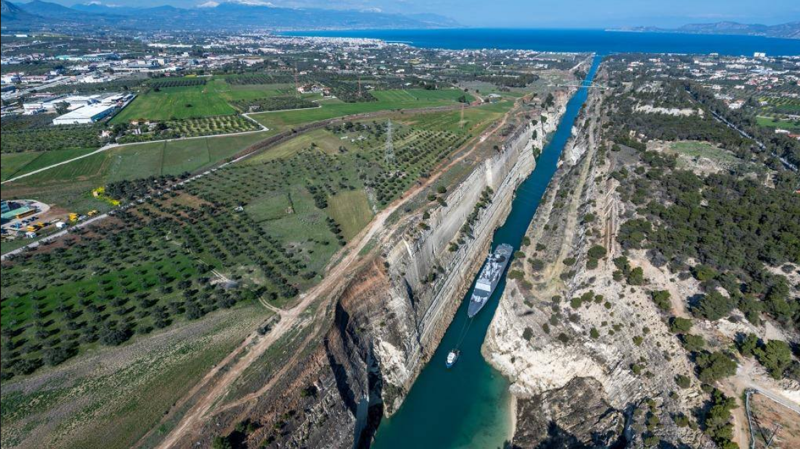 French frigate La Fayette in the Corinth Canal (PHOTOS)