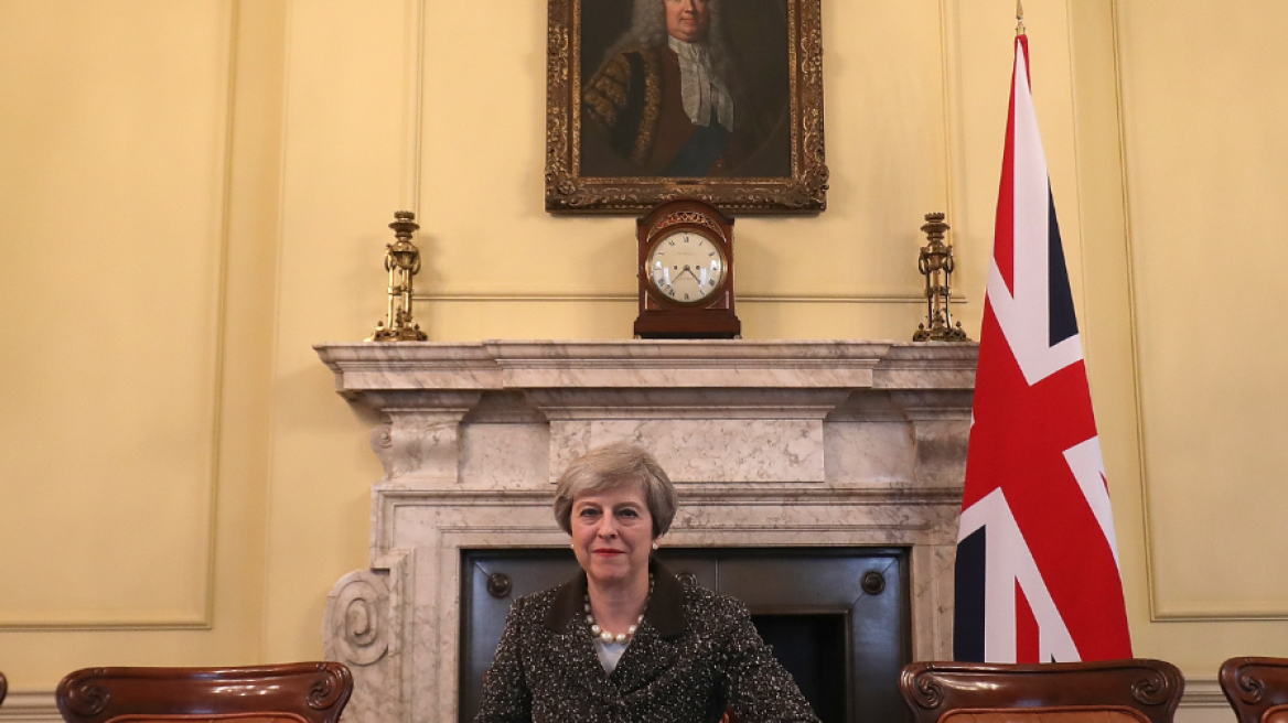 Brexit! Theresa May signed the letter to the EU (PHOTOS)