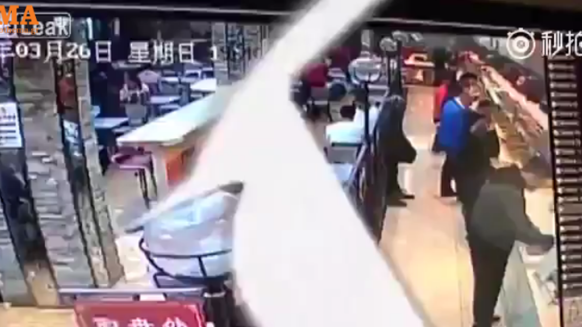 Madman stabs unsuspected customer! (VIDEO)